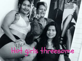 Hot_girls_threesome