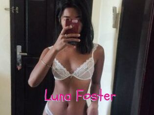 Luna_Foster